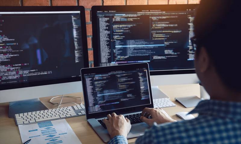 数据科学选型:R与Python如何赋能陕西网站建设?